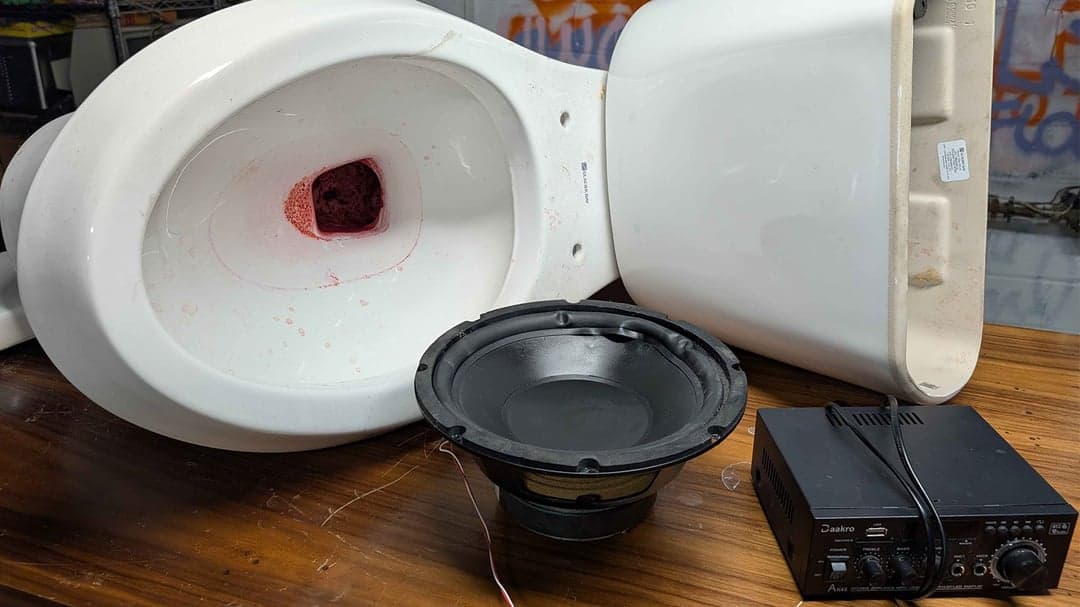 ¡La Flasheó! Streamer Transforma un Inodoro en un Parlante Funcional